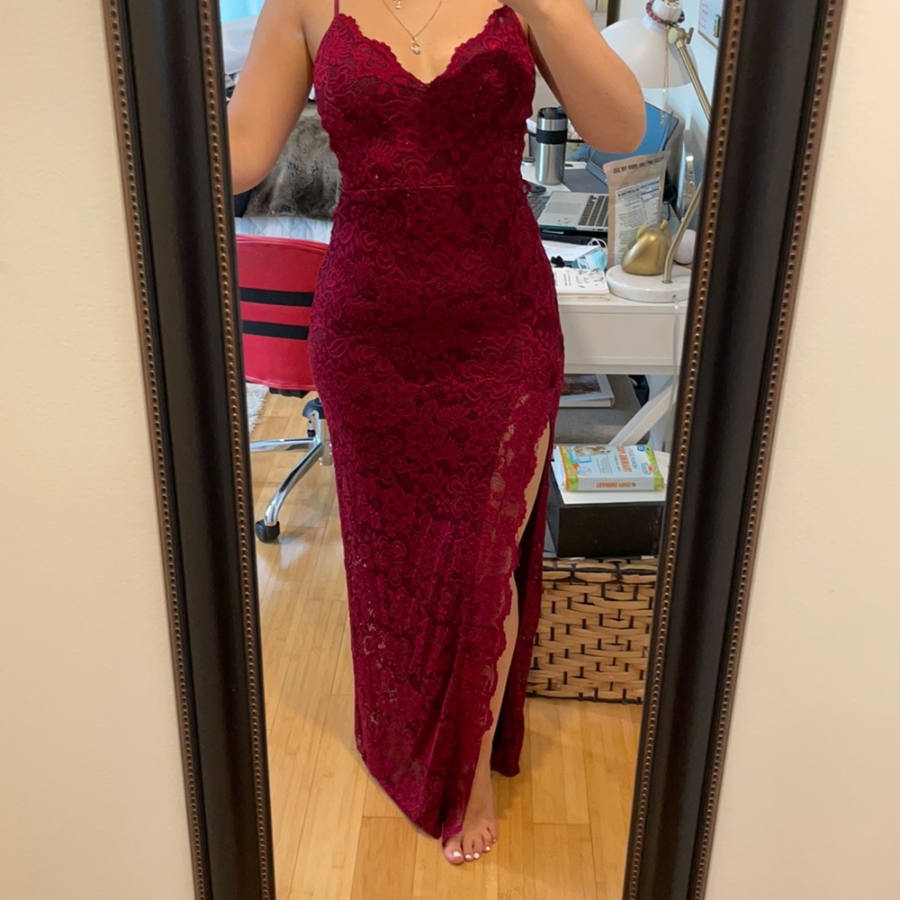 Windsor Long Red Lacey Dress w Open Leg Size S